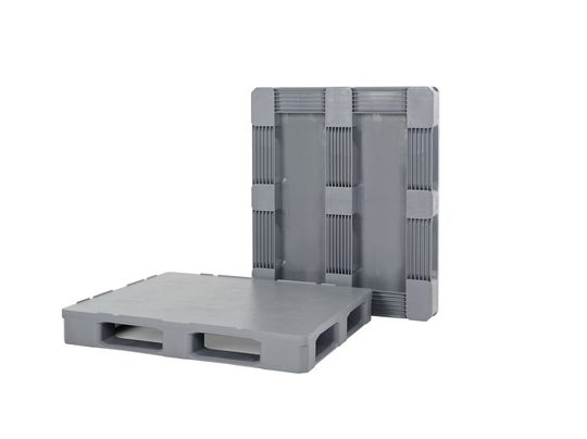 La nouvelle palette Hygienic i7.1 de Cabka-IPS est fabriquée exclusivement en HDPE de qualité alimentaire. Étant donné qu’elle ne possède aucune cavité, elle empêche l’accumulation de saletés et peut être nettoyée facilement. La nouvelle palette Hygienic i7.1 de Cabka-IPS est fabriquée exclusivement en HDPE de qualité alimentaire. Étant donné qu’elle ne possède aucune cavité, elle empêche l’accumulation de saletés et peut être nettoyée facilement.