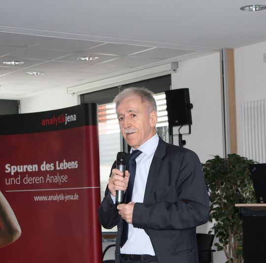Klaus Berka, Vorstandsvorsitzender von Analytik Jena, ist überzeugt: „Einer der wichtigsten Schritte für die Entwicklung von Analytik Jena wird rückblickend der Kauf der ICP-MS-Sparte von Bruker im vergangenen Jahr sein." Klaus Berka, Vorstandsvorsitzender von Analytik Jena, ist überzeugt: „Einer der wichtigsten Schritte für die Entwicklung von Analytik Jena wird rückblickend der Kauf der ICP-MS-Sparte von Bruker im vergangenen Jahr sein."