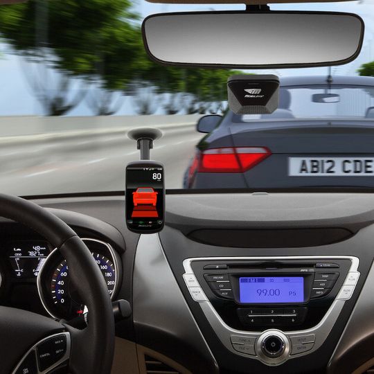 Neue Plug-and-Play-Lösung von Geotab. Neue Plug-and-Play-Lösung von Geotab.