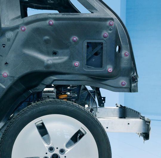 Mit den als Onsert bezeichneten Klebebolzen gelang es Delo und Böllhoff ein neuartiges, serientaugliches Fügeverfahren für Composites zu realisieren, dass auch beim BMW i3 genutzt wird. Mit den als Onsert bezeichneten Klebebolzen gelang es Delo und Böllhoff ein neuartiges, serientaugliches Fügeverfahren für Composites zu realisieren, dass auch beim BMW i3 genutzt wird.
