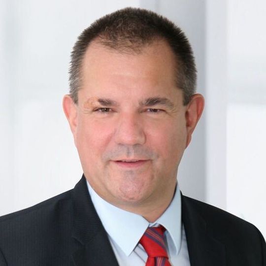 Richard Boulter, VAC: „Eine globale Neupositionierung ist unabdingbar, um den Standort Hanau zu sichern und zu stärken.“