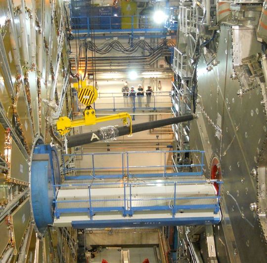 Der T-Igel von Teufelberger ist eine patentierte Möglichkeit zur sicheren Anbindung von Compositestrukturen an andere Bauteilkomponenten. Jetzt sorgt er auch im Atlas-Detektor am Forschungszentrum CERN für den sicheren Sitz einer 5 Meter langen Hybridstukur aus CFK und Stahl, die das Herz des Detektors bildet.