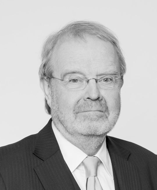 Prof. Peter Oberender war maßgeblicher Lenker der Modellregion für die digitale Gesundheitswirtschaft Franken im Medical Valley Europäische Metropolregion Nürnberg. Er verstarb nach kurzer, schwerer Krankheit am 25. Februar 2015 in Bayreuth. Prof. Peter Oberender war maßgeblicher Lenker der Modellregion für die digitale Gesundheitswirtschaft Franken im Medical Valley Europäische Metropolregion Nürnberg. Er verstarb nach kurzer, schwerer Krankheit am 25. Februar 2015 in Bayreuth.