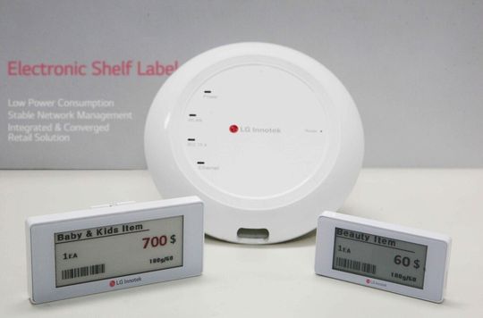Die elektronische Preisauszeichnung, kurz ESL genannt, soll den Einkauf in einem Supermarkt vereinfachen. Die elektronische Preisauszeichnung, kurz ESL genannt, soll den Einkauf in einem Supermarkt vereinfachen.
