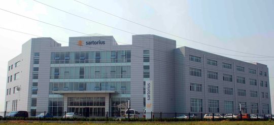 Sartorius hat sein Werk in China deutlich vergrößert, um der Nachfrage gerecht zu werden. Bild: Sartorius Sartorius hat sein Werk in China deutlich vergrößert, um der Nachfrage gerecht zu werden. Bild: Sartorius