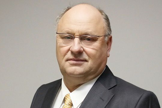 Helmut Peter, Geschäftsführer. Helmut Peter, Geschäftsführer.