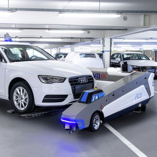 Mit den Robotern Ray sollen lange Laufwege der Mitarbeiter der Vergangenheit angehören. Mit den Robotern Ray sollen lange Laufwege der Mitarbeiter der Vergangenheit angehören.