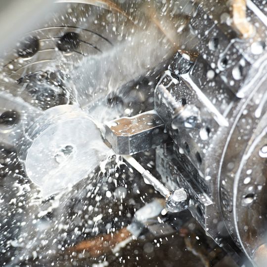 Vibrationsfreies Arbeiten bei hohen Drehzahlen – das sind typische Anforderungen an moderne Werkzeugmaschinen. Auch einzelne Komponenten wie Kupplungen müssen dazu ausgerichtet sein. Vibrationsfreies Arbeiten bei hohen Drehzahlen – das sind typische Anforderungen an moderne Werkzeugmaschinen. Auch einzelne Komponenten wie Kupplungen müssen dazu ausgerichtet sein.
