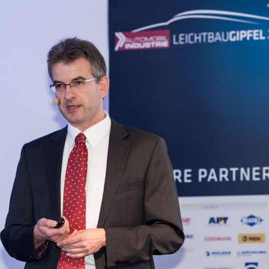 Dr. Wesemann von Ford konnte auf die lange Leichtbau-Geschichte des OEM verweisen und aktuelle Projekte vorstellen. Dr. Wesemann von Ford konnte auf die lange Leichtbau-Geschichte des OEM verweisen und aktuelle Projekte vorstellen.