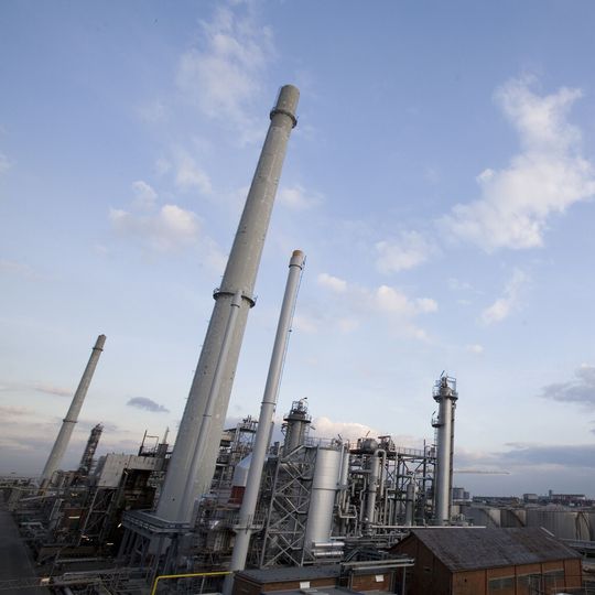 Ein neues Verfahren könnte helfen, Nebenprodukte von Raffinerien sinnvoll zu nutzen und dadurch Abfall zu reduzieren.