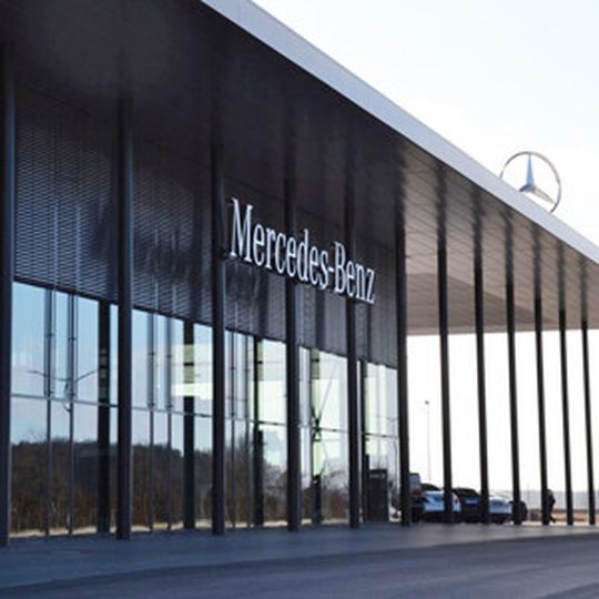 Einweihung am 11. März: Die neue Mercedes-Benz-Niederlassung in Schweinfurt zählt zu den modernsten Autohäusern Deutschlands. Einweihung am 11. März: Die neue Mercedes-Benz-Niederlassung in Schweinfurt zählt zu den modernsten Autohäusern Deutschlands.
