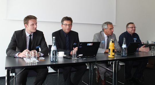Holger Rabe (2nd from left), area sales director Benelux, D, CH, A: "We want to be among the Top 10." Holger Rabe (2nd from left), area sales director Benelux, D, CH, A: "We want to be among the Top 10."