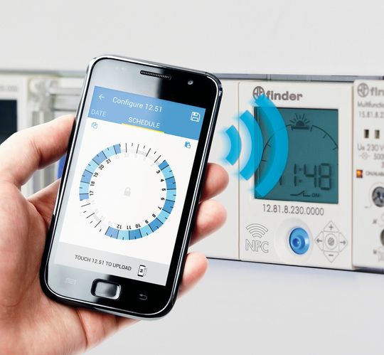 Über die Finder-App kann der Nutzer die beiden Geräte für die Normschiene auf dem Smartphone komplett konfigurieren. Über die Finder-App kann der Nutzer die beiden Geräte für die Normschiene auf dem Smartphone komplett konfigurieren.