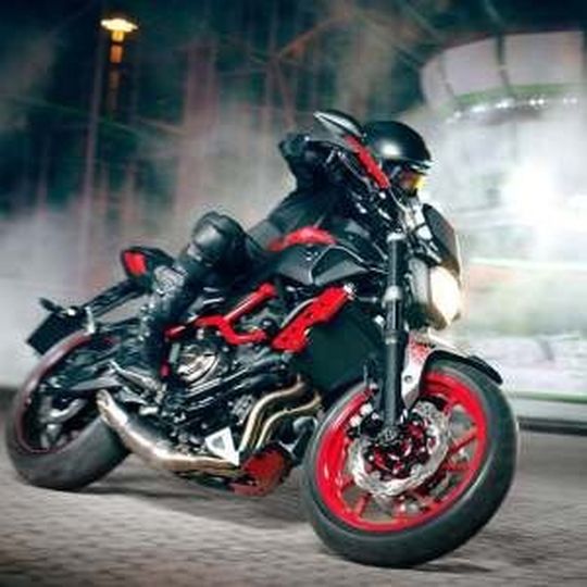 Yamahas MT-07 - hier in der Version „Moto Cage“ - ist neuzulassungtechnisch dem BMW-Führungstrio auf den Fersen. Yamahas MT-07 - hier in der Version „Moto Cage“ - ist neuzulassungtechnisch dem BMW-Führungstrio auf den Fersen.