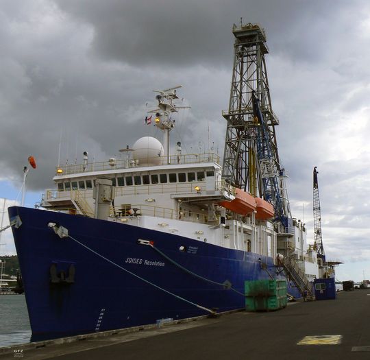 Das Bohrschiff Joides Resolution, mit dem die Bohrungen im Südpazifischen Wirbel vorgenommen wurden. Das Bohrschiff Joides Resolution, mit dem die Bohrungen im Südpazifischen Wirbel vorgenommen wurden.