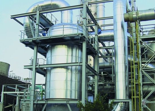 In Kombination mit dem EnviNOx-Verfahren von Uhde helfen Zeolith-Katalysatoren von Süd-Chemie in Düngemittelfabriken die Lachgasemissionen in der Salpetersäureproduktion zu reduzieren. In Kombination mit dem EnviNOx-Verfahren von Uhde helfen Zeolith-Katalysatoren von Süd-Chemie in Düngemittelfabriken die Lachgasemissionen in der Salpetersäureproduktion zu reduzieren.