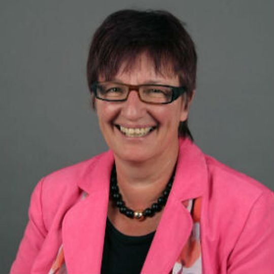 Regina Zelms moderiert beim Unternehmerinnenkongress den Workshop „Harmonie verblödet“.