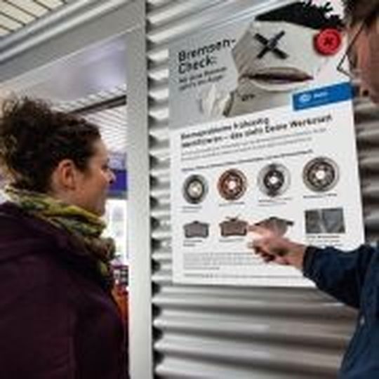 Hella Pagid unterstützt die Werkstätten mit einer Bremsen-Checkaktion. Hella Pagid unterstützt die Werkstätten mit einer Bremsen-Checkaktion.
