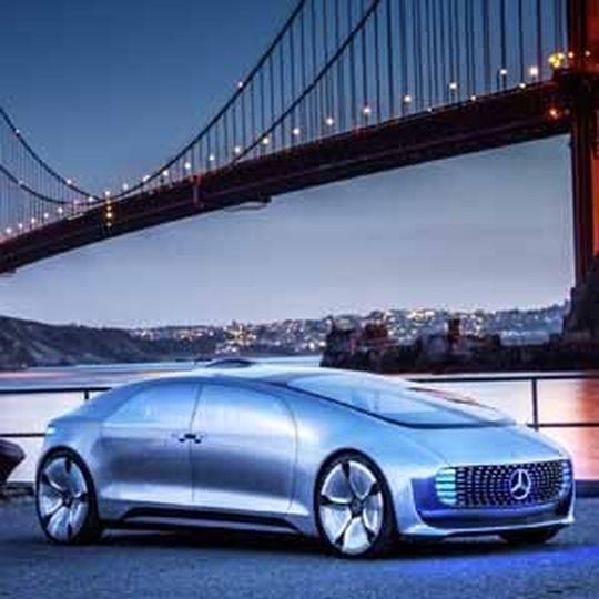 Vision 2030: Das Forschungsauto Mercedes F 015 soll in etwa 15 Jahren reif für die Serie sein. Vision 2030: Das Forschungsauto Mercedes F 015 soll in etwa 15 Jahren reif für die Serie sein.