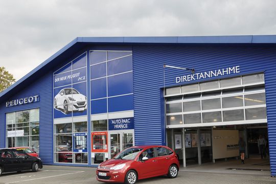Die Auto Parc France GmbH bündelt den Vertrieb der Peugeot- und Citroën-Modelle der Autohausgruppe. Die Auto Parc France GmbH bündelt den Vertrieb der Peugeot- und Citroën-Modelle der Autohausgruppe.