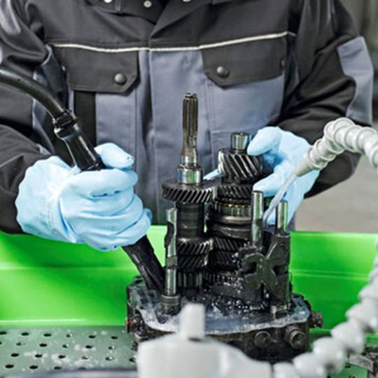 Der Pinselwaschtisch Bio-Circle arbeitet mit einem Reiniger auf wässeriger Basis und wird von Mewa im Dienstleistungssystem angeboten. Der Pinselwaschtisch Bio-Circle arbeitet mit einem Reiniger auf wässeriger Basis und wird von Mewa im Dienstleistungssystem angeboten.