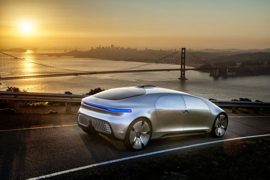 Einen Ausblick, wie sich „Intelligent Drive“ morgen gestalten könnte, ermöglicht Mercedes-Benz mit seinem autonom fahrenden Forschungsfahrzeug F 015 Luxury in Motion. Einen Ausblick, wie sich „Intelligent Drive“ morgen gestalten könnte, ermöglicht Mercedes-Benz mit seinem autonom fahrenden Forschungsfahrzeug F 015 Luxury in Motion.