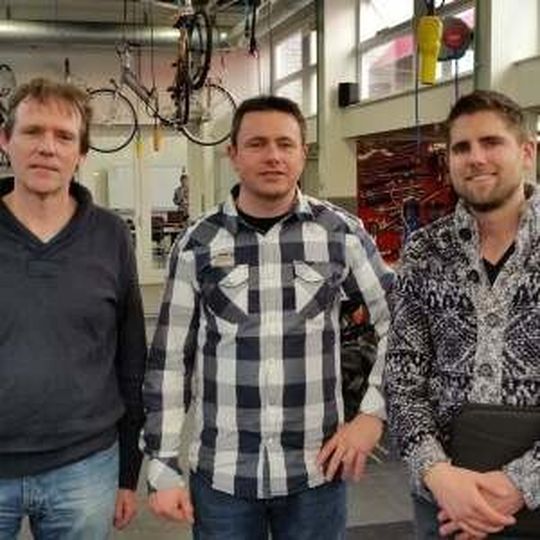 Die Niederlande hat starkes Interesse an der Teilnahme am Zweiratechniker-Europacup: Im Bild die Verantwortlichen für die Zweiradausbildungen beim Koning Willem 1 College (v.li.): Henk Verschure, Jaap Kroot und Ruud Glorius. Die Niederlande hat starkes Interesse an der Teilnahme am Zweiratechniker-Europacup: Im Bild die Verantwortlichen für die Zweiradausbildungen beim Koning Willem 1 College (v.li.): Henk Verschure, Jaap Kroot und Ruud Glorius.