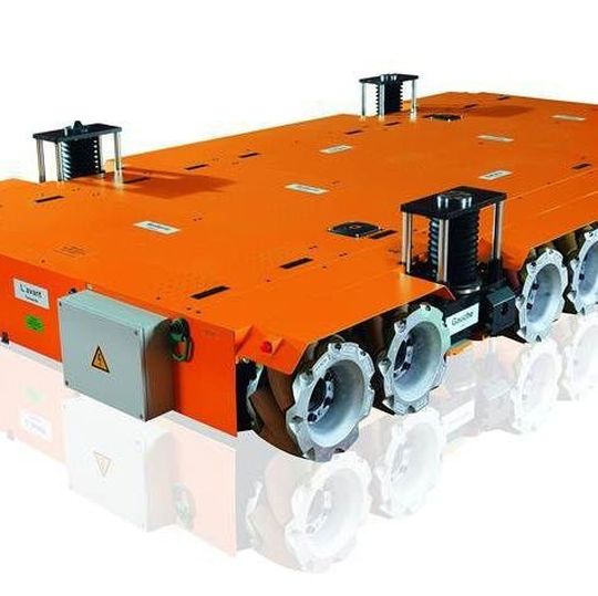 Die Omni-Move-Reihe für den Schwerlasttransport überzeugte mit Flexibilität, Genauigkeit und Skalierbarkeit. Die Omni-Move-Reihe für den Schwerlasttransport überzeugte mit Flexibilität, Genauigkeit und Skalierbarkeit.