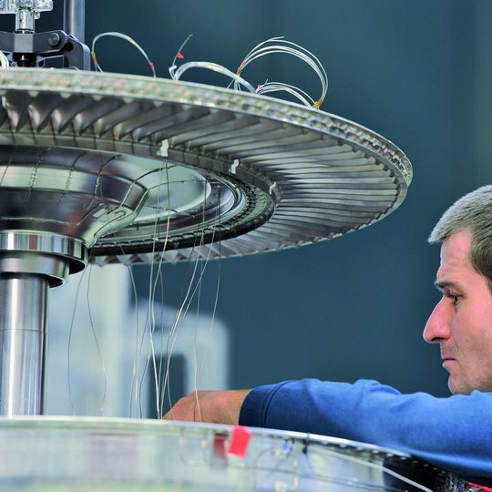 MTU Aero Engines entwickelt den neuen Werkstoff Titanaluminid für Turbinenschaufeln. MTU Aero Engines entwickelt den neuen Werkstoff Titanaluminid für Turbinenschaufeln.