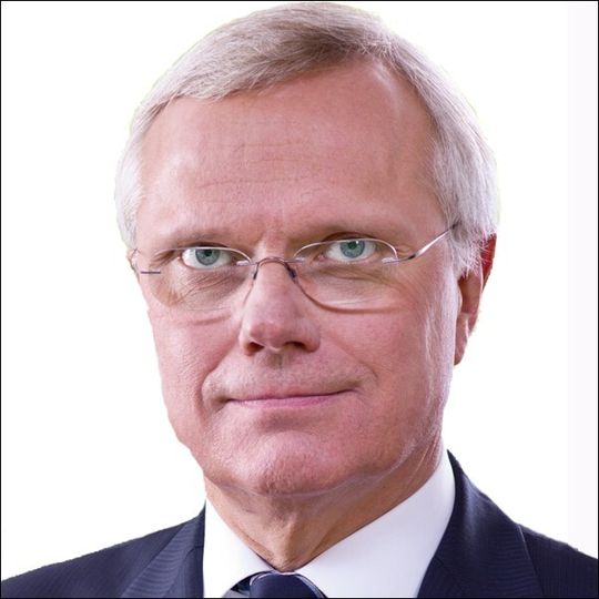 Der Vorstand der Arbeitsgemeinschaft Großanlagenbau wählte auf dem diesjährigen Unternehmertreffen Rainer Hauenschild, CEO Energy Solutions, Siemens, zu seinem Sprecher. Der Vorstand der Arbeitsgemeinschaft Großanlagenbau wählte auf dem diesjährigen Unternehmertreffen Rainer Hauenschild, CEO Energy Solutions, Siemens, zu seinem Sprecher.