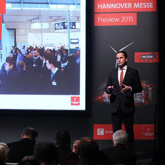 Integrated Industry – die digitale Vernetzung in der Industrie, ist das Kernthema der diesjährigen Hannover Messe. Messevorstands-Mitglied Dr. Jochen Köckler präsentiert in diesem Jahr nicht nur ein voll ausgebuchtes Messegelände, sondern mit Indien auch ein ambitioniertes Partnerland. Integrated Industry – die digitale Vernetzung in der Industrie, ist das Kernthema der diesjährigen Hannover Messe. Messevorstands-Mitglied Dr. Jochen Köckler präsentiert in diesem Jahr nicht nur ein voll ausgebuchtes Messegelände, sondern mit Indien auch ein ambitioniertes Partnerland.
