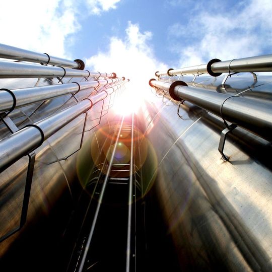 Seine Aluminium- und Edelstahlsilos fertigt Eichholz grundsätzlich individuell mit Durchmessern von 2400 bis 4200 mm an. Seine Aluminium- und Edelstahlsilos fertigt Eichholz grundsätzlich individuell mit Durchmessern von 2400 bis 4200 mm an.