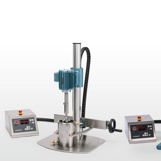 Die Dispermat CV-Plus verfügen über kraftvolle Drehstromantriebe mit einer Leistung von 0,75 kW (CV3-Plus) oder 1,5 kW (CV4-Plus) und erlauben eine stufenlos einstellbare Drehzahl von 0 – 20.000 U/min. Die Dispermat CV-Plus verfügen über kraftvolle Drehstromantriebe mit einer Leistung von 0,75 kW (CV3-Plus) oder 1,5 kW (CV4-Plus) und erlauben eine stufenlos einstellbare Drehzahl von 0 – 20.000 U/min.
