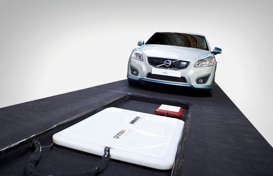 Verlangen neue Testlösungen: Elektro- und Hybridautos wie dieser induktiv ladbare Volvo C30 Verlangen neue Testlösungen: Elektro- und Hybridautos wie dieser induktiv ladbare Volvo C30