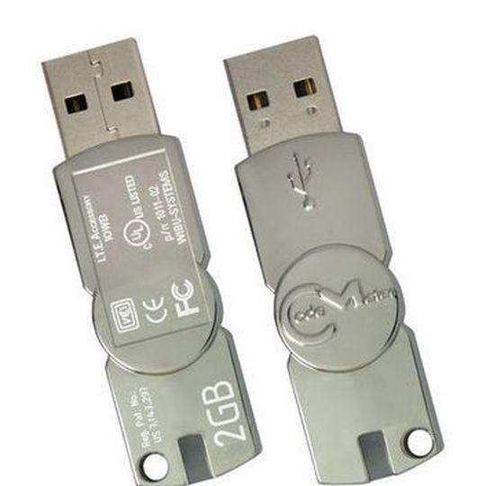 Die Schutzhardware CmStick wird einfach in die USB-Schnittstelle der Raspberry-Pi-Platine gesteckt. Die Schutzhardware CmStick wird einfach in die USB-Schnittstelle der Raspberry-Pi-Platine gesteckt.