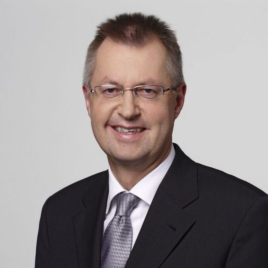 Robert Schullan, als Vorstand zuständig für die Industrie-Sparte bei Schaeffler, wird neben Kurt Mirlach das Unternehmen verlassen. Robert Schullan, als Vorstand zuständig für die Industrie-Sparte bei Schaeffler, wird neben Kurt Mirlach das Unternehmen verlassen.