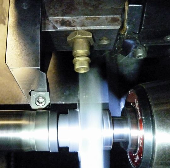 Bei Technoplast bearbeitet eine CVD-Diamantschneide von Horn jetzt in einer Drehmaschine Mazak Quick Turn 8 den hoch mit Carbonfasern gefüllten Kunststoff PEEK noch produktiver. Bei Technoplast bearbeitet eine CVD-Diamantschneide von Horn jetzt in einer Drehmaschine Mazak Quick Turn 8 den hoch mit Carbonfasern gefüllten Kunststoff PEEK noch produktiver.