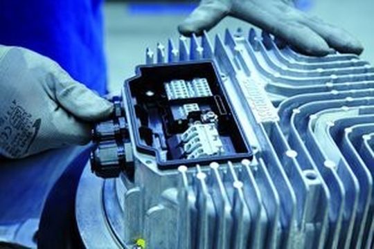 ebm-papst stellt Industrie-4.0-fähige Produkte her und vernetzt die Produktionsprozesse. ebm-papst stellt Industrie-4.0-fähige Produkte her und vernetzt die Produktionsprozesse.