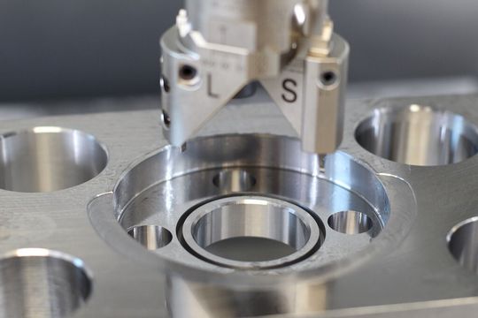 Les nouveaux porte-plaquettes pour gorges axiales offrent de nouvelles options d’applications avec les têtes d’alésage de la gamme 318 et SW. Les nouveaux porte-plaquettes pour gorges axiales offrent de nouvelles options d’applications avec les têtes d’alésage de la gamme 318 et SW.