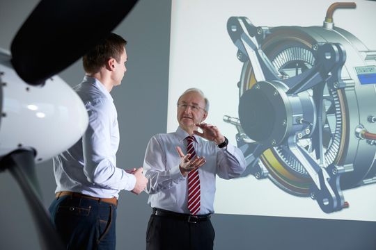 To slim down motor components, Siemens experts in lightweight engineering developed a special optimization algorithm and integrated it into the Siemens CAD program NX Nastran. To slim down motor components, Siemens experts in lightweight engineering developed a special optimization algorithm and integrated it into the Siemens CAD program NX Nastran.