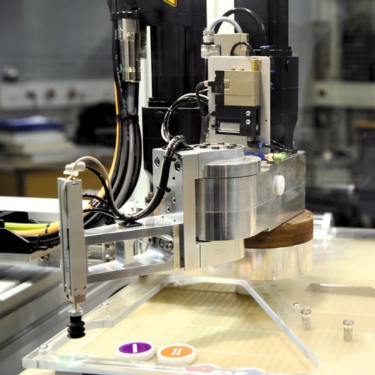 Die neuen Robotiklösungen von Lenze Fast umfassen Technologiemodule für Pick&Place sowie die entsprechende Koordinatentransformation für unterschiedliche Kinematiken, darunter auch für Scara-Roboter. Die neuen Robotiklösungen von Lenze Fast umfassen Technologiemodule für Pick&Place sowie die entsprechende Koordinatentransformation für unterschiedliche Kinematiken, darunter auch für Scara-Roboter.