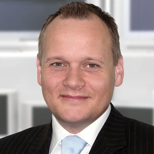Dr. Michael Peterseim steigt beim CE-Hersteller Grundig vom CFO zum CEO auf und soll den eingeschlagenen Restrukturierungs-Kurs weiterverfolgen. Dr. Michael Peterseim steigt beim CE-Hersteller Grundig vom CFO zum CEO auf und soll den eingeschlagenen Restrukturierungs-Kurs weiterverfolgen.