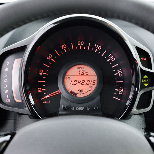 Reaktion auf die Langlebigkeit der Toyota-Modelle: der 7-stellige Kilometerzähler. Reaktion auf die Langlebigkeit der Toyota-Modelle: der 7-stellige Kilometerzähler.