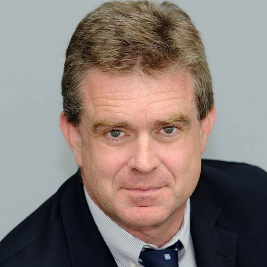 Andreas Marti (50) wird mit Wirkung zum 1. April 2015 zum Geschäftsführer Personal und Arbeitsdirektor der Faurecia Automotive GmbH ernannt. Andreas Marti (50) wird mit Wirkung zum 1. April 2015 zum Geschäftsführer Personal und Arbeitsdirektor der Faurecia Automotive GmbH ernannt.