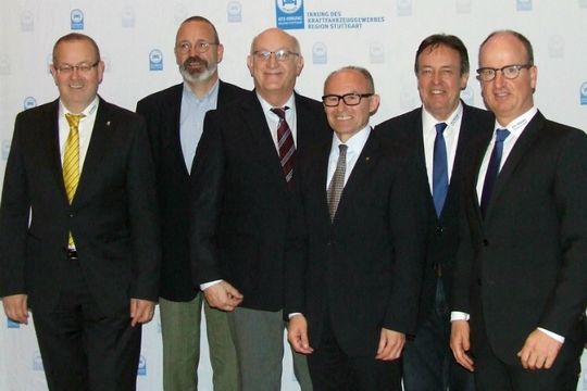 Regionaltagung in Stuttgart: (v.li.) Thomas Höfle (stellv. Obermeister Innung Region Stuttgart), Joachim Otting (Branchenanwalt), Erwin Wagner (Marketingagentur für die Automobilwirtschaft), Michael Ziegler (Geschäftsführer Schwabengarage), Torsten Treiber (Obermeister) und Christian Reher (Geschäftsführer, beide Innung Region Stuttgart).