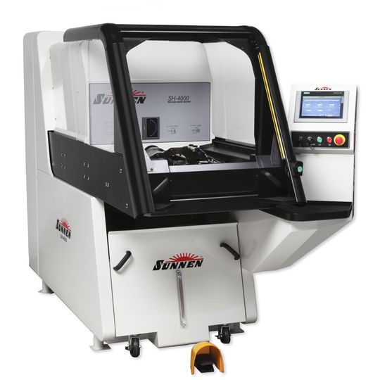 Im Bereich Kreuzschleifen wird auf der Fachmesse Turning Days Süd die neu entwickelte horizontale Kreuzschleifmaschine SH5000 des amerikanischen Herstellers Sunnen präsentiert. Im Bereich Kreuzschleifen wird auf der Fachmesse Turning Days Süd die neu entwickelte horizontale Kreuzschleifmaschine SH5000 des amerikanischen Herstellers Sunnen präsentiert.