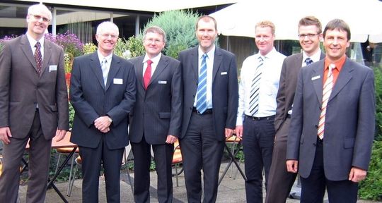 Sieben Referenten, zwei Tage, ein Thema: Der Day of Automation diskutierte am 19. und 20. September 2007 über die Zukunft der Automation: ( v.l.n.r.) Robert Wilmes, Phoenix Contact, Dr. Peter Wratil, Innotec, Dr. Dieter Scheifele, ISG, Andreas Orzelski, KW-Software, Martin Grosser, Lenze Drive Systems, Thomas Hilkemeier, KW-Software, und Peter Fuchs, KW-Software. Sieben Referenten, zwei Tage, ein Thema: Der Day of Automation diskutierte am 19. und 20. September 2007 über die Zukunft der Automation: ( v.l.n.r.) Robert Wilmes, Phoenix Contact, Dr. Peter Wratil, Innotec, Dr. Dieter Scheifele, ISG, Andreas Orzelski, KW-Software, Martin Grosser, Lenze Drive Systems, Thomas Hilkemeier, KW-Software, und Peter Fuchs, KW-Software.