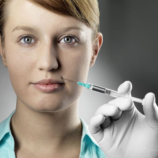 TopPac-Polymerspritzen auch für Anwendungen mit zähflüssigen Medikamenten wie beispielsweise Hyaluronsäure TopPac-Polymerspritzen auch für Anwendungen mit zähflüssigen Medikamenten wie beispielsweise Hyaluronsäure