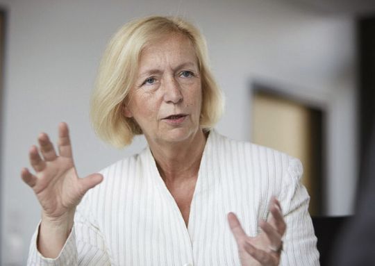 Bundesforschungsministerin Johanna Wanka: „Wir brauchen dringend neue Wirkstoffe, um diese Infektionen wirksam bekämpfen zu können. In der Natur vorkommende Stoffe spielen eine bedeutende Rolle für die Entwicklung pharmazeutisch nutzbarer Wirkstoffe.“ Bundesforschungsministerin Johanna Wanka: „Wir brauchen dringend neue Wirkstoffe, um diese Infektionen wirksam bekämpfen zu können. In der Natur vorkommende Stoffe spielen eine bedeutende Rolle für die Entwicklung pharmazeutisch nutzbarer Wirkstoffe.“