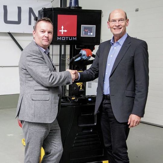 Gehen eine strategische Partnerschaft ein (v.l.): Mo TuM-Geschäftsführer Pieter Van Caesbroeck und Harrie Swinkels, Geschäftsführer bei SSI Schäfer im fränkischen Giebelstadt. Gehen eine strategische Partnerschaft ein (v.l.): Mo TuM-Geschäftsführer Pieter Van Caesbroeck und Harrie Swinkels, Geschäftsführer bei SSI Schäfer im fränkischen Giebelstadt.